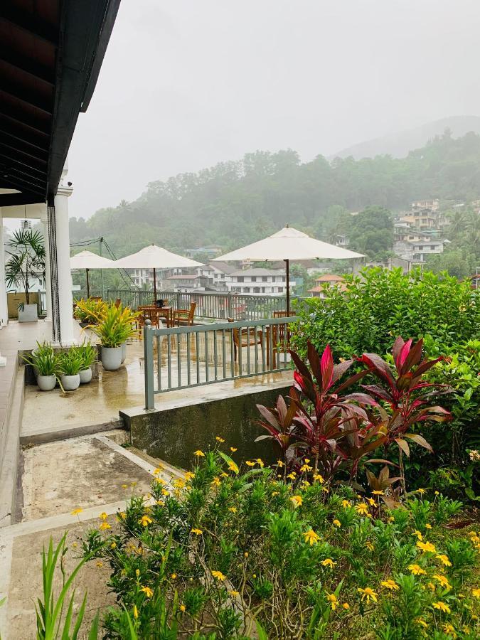 Kingsman House Bed & Breakfast Kandy Exterior foto
