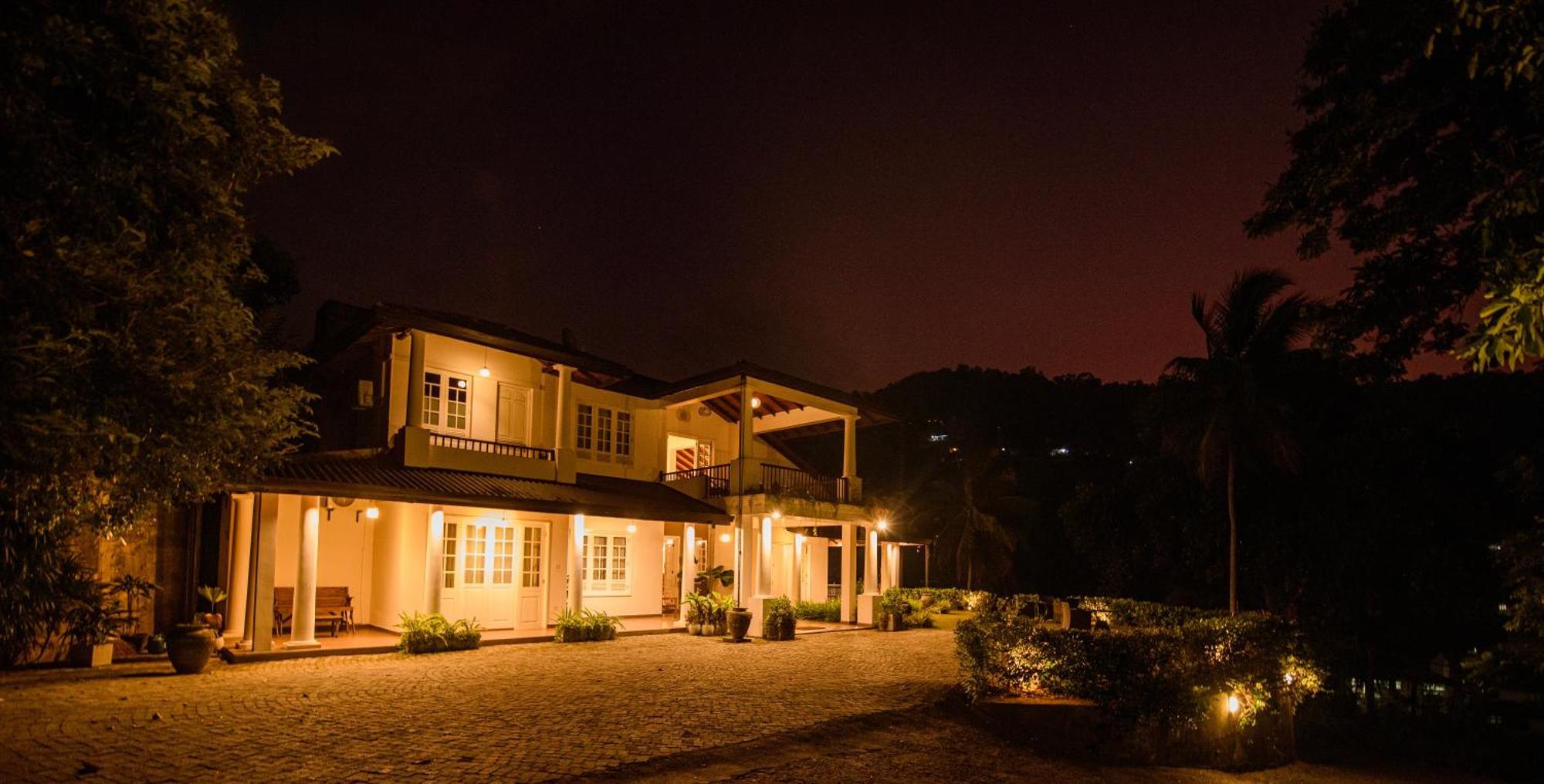 Kingsman House Bed & Breakfast Kandy Exterior foto